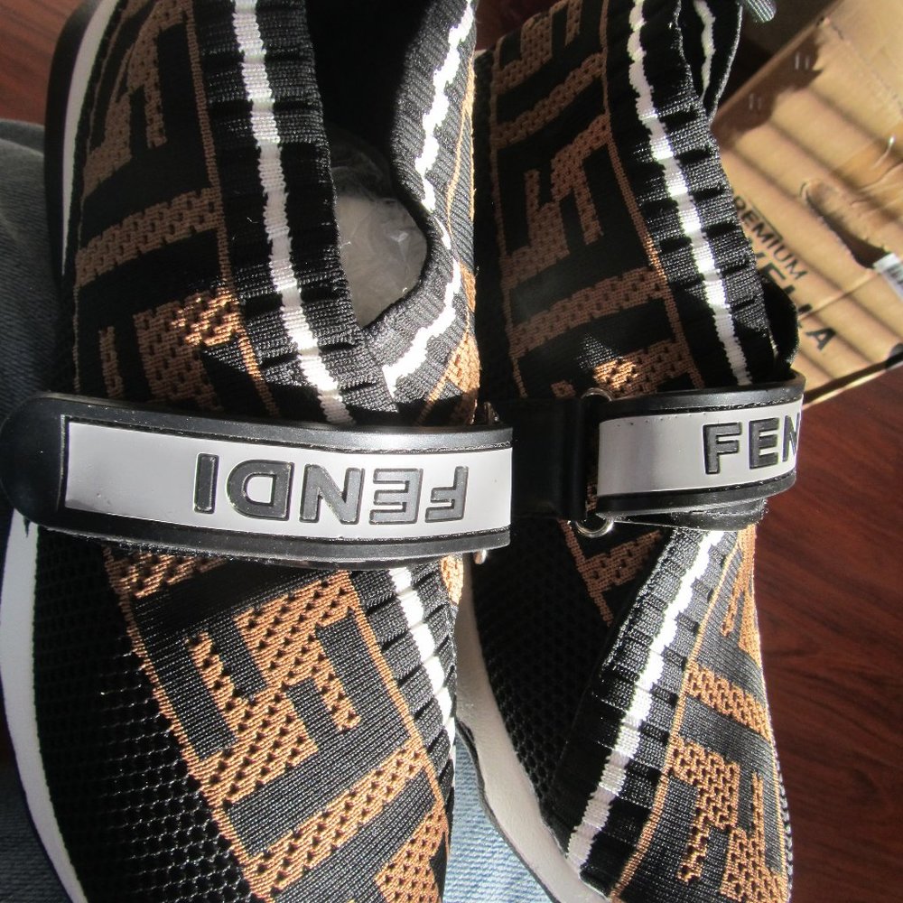 Fashion shoes